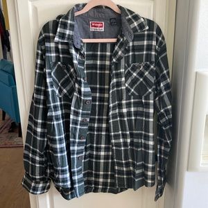 Men’s wrangler plaid long sleeve button up shirt size large blue/green
